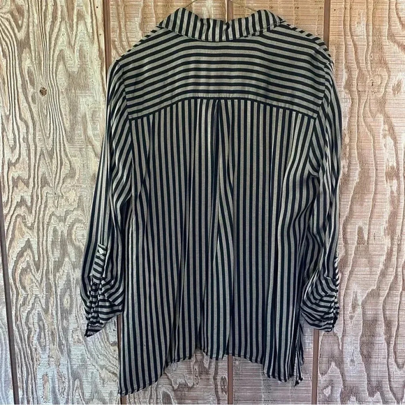 Ruby Red Striped Button Down Blouse 👚Petite Medium - Picture 4 of 5